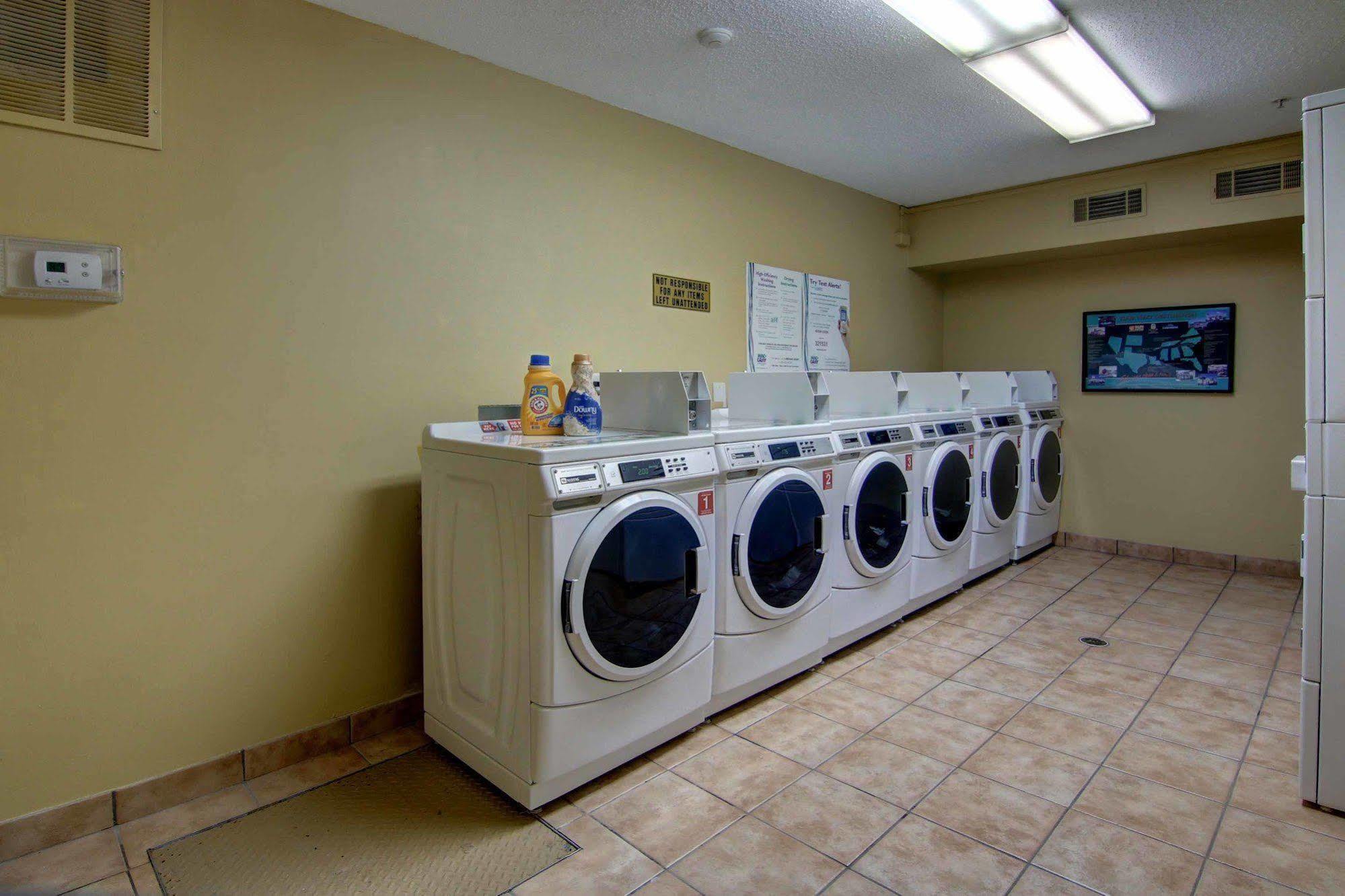 Intown Suites Extended Stay Atlanta Ga - スネルビル エクステリア 写真