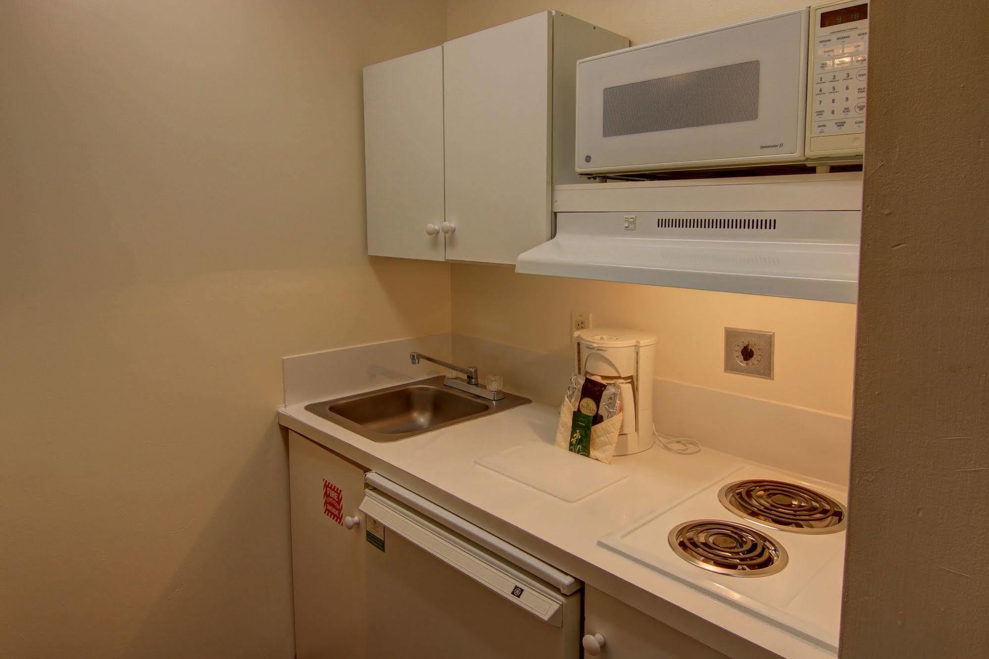 Intown Suites Extended Stay Atlanta Ga - スネルビル エクステリア 写真