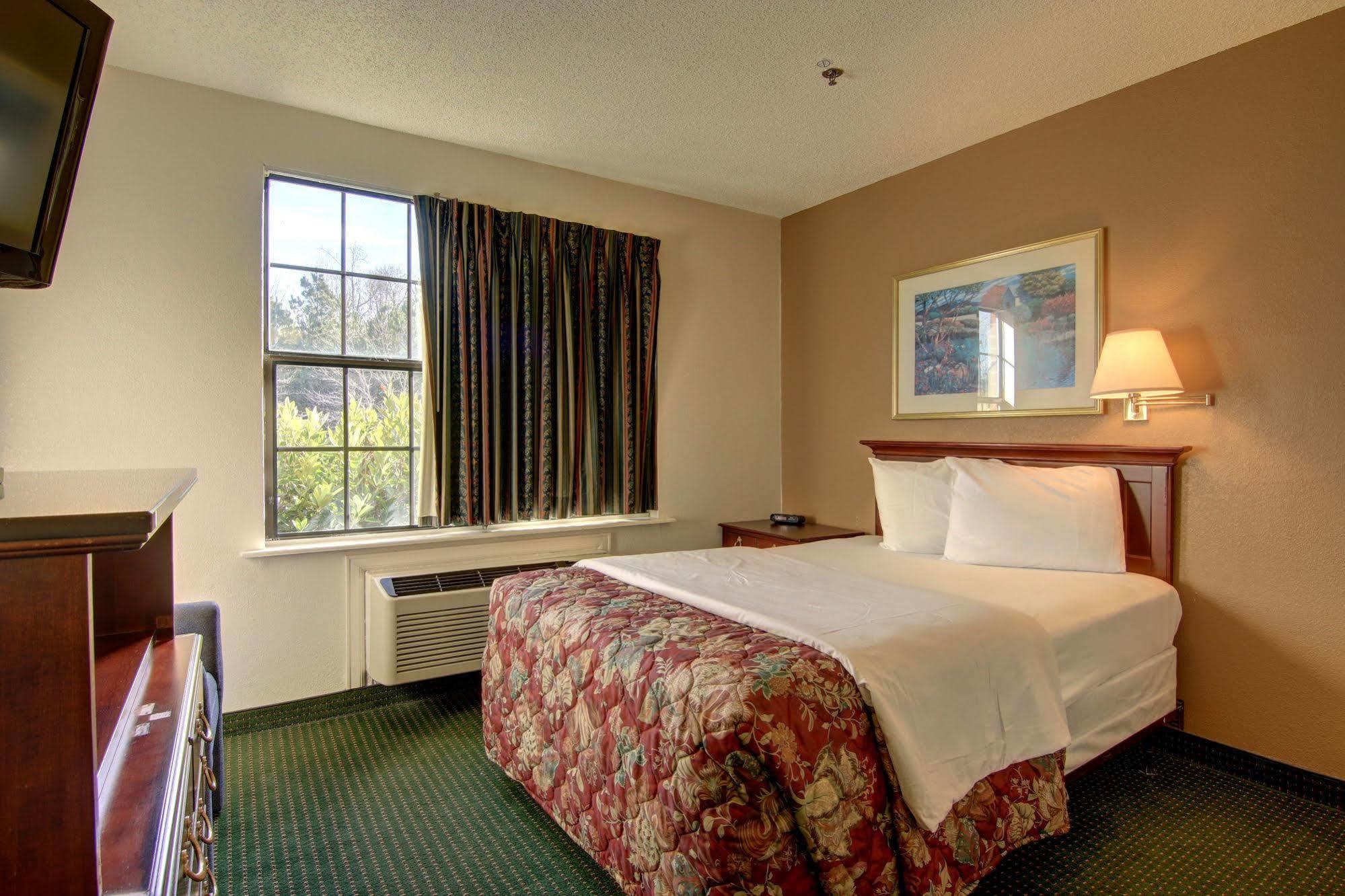Intown Suites Extended Stay Atlanta Ga - スネルビル エクステリア 写真