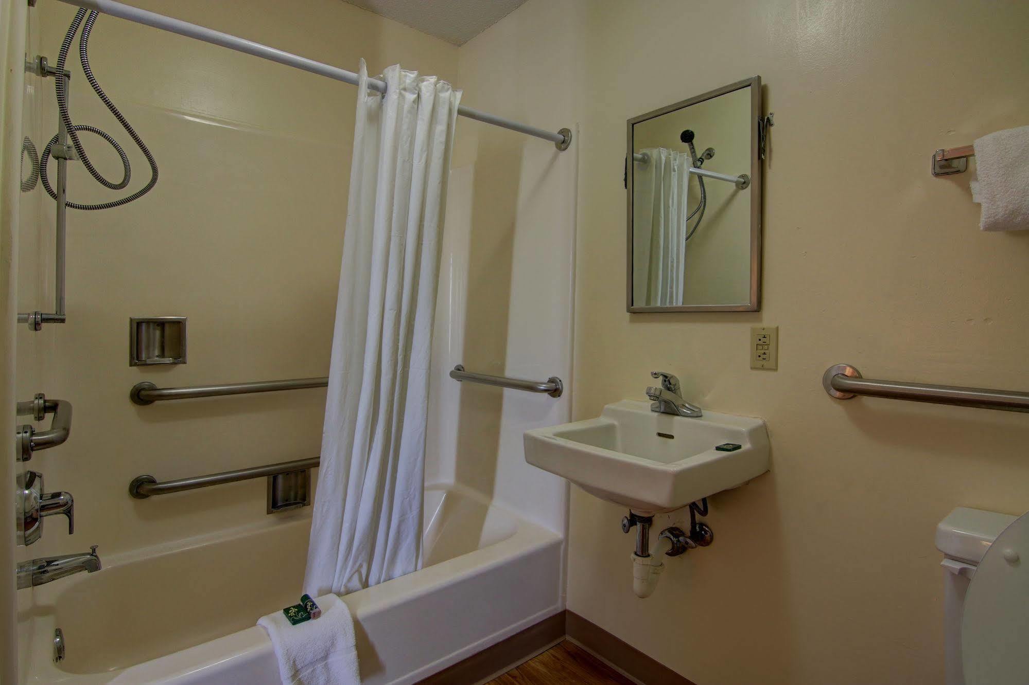 Intown Suites Extended Stay Atlanta Ga - スネルビル エクステリア 写真